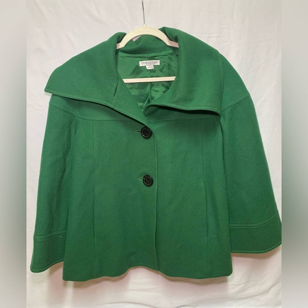 Women’s Pendleton Medium green pea coat 2 button closure